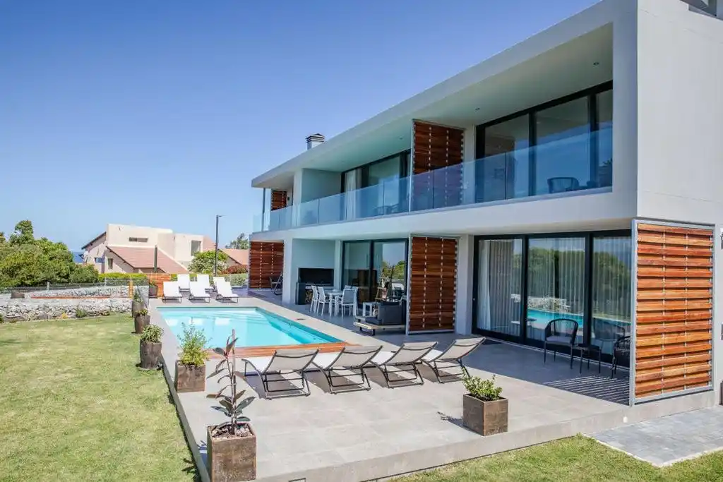 Hilltop Bayview Luxury Apartments