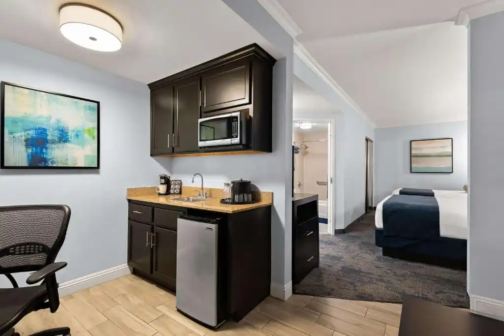 Hotel City Express Manhattan Beach